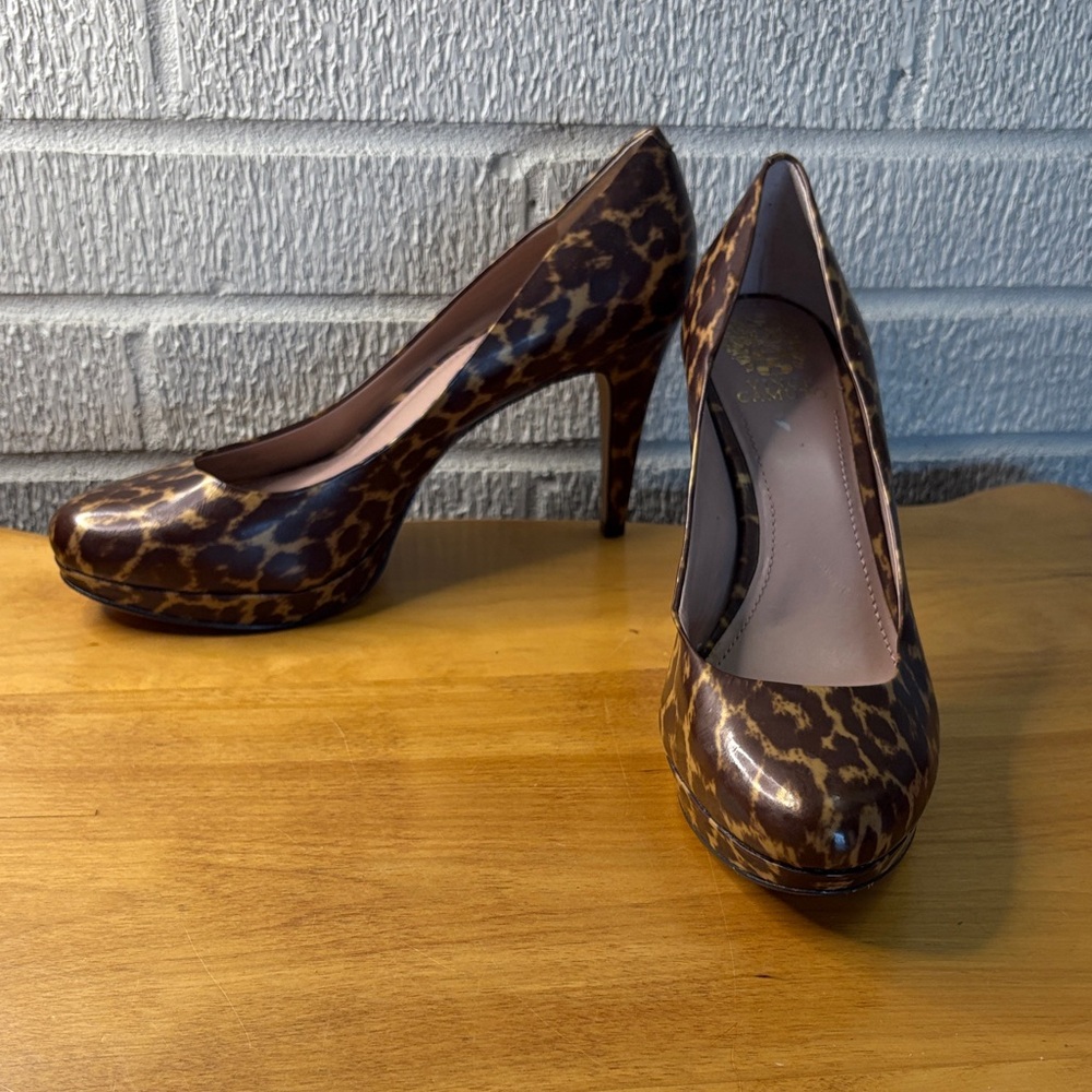 Vince Camuto ZELLA Cheetah Leopard Leather Platform Pumps Heels Size US10 EU 40